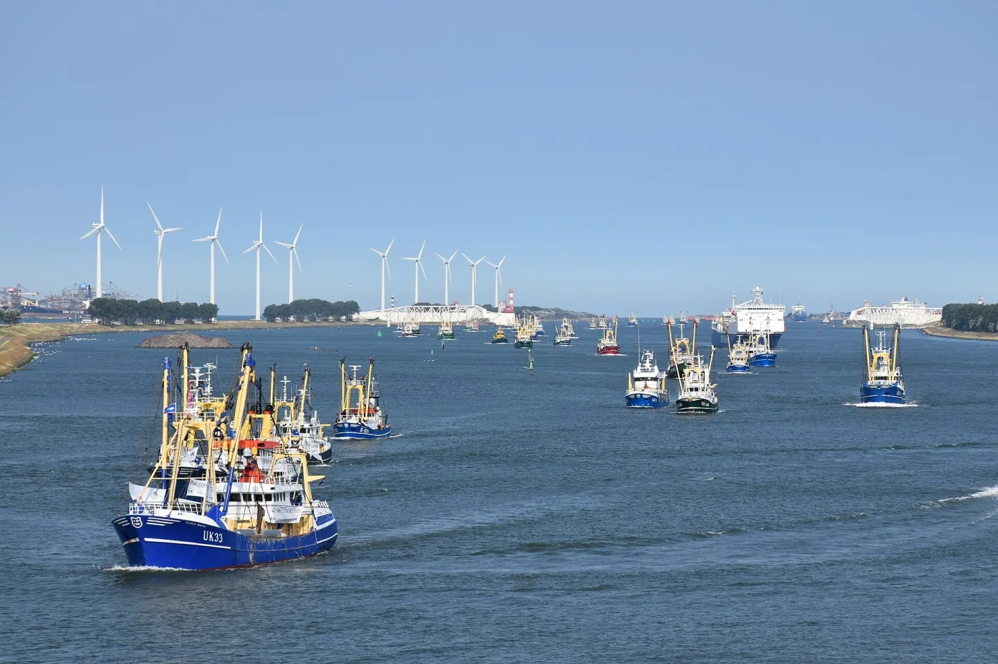 Zoetwater stroomt bij Rotterdam massaal in zee